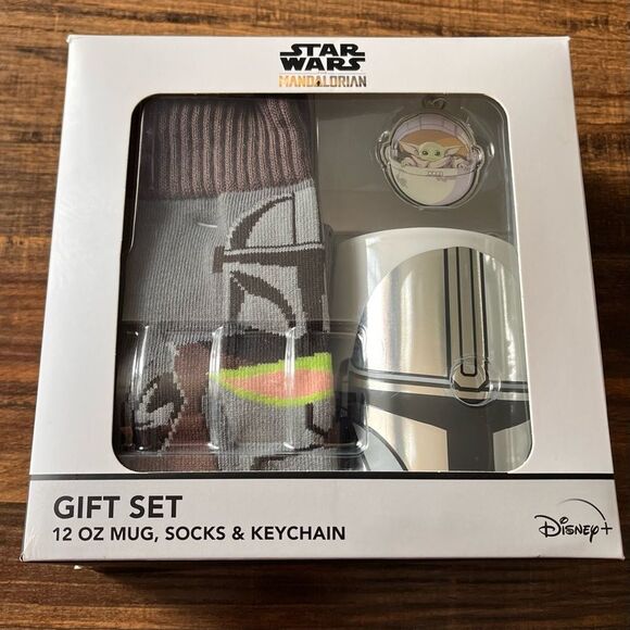 Disney Star Wars Mandalorian Mug/Socks/Keychain Gift Set New in Box - Picture 1 of 5